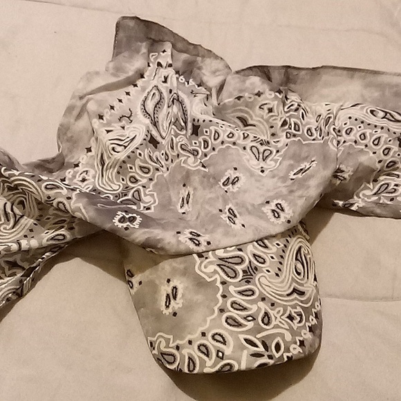 Gray Bandana Hat! - Picture 6 of 6